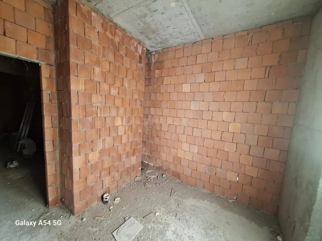 Satılır 2 otaqlı mənzil 92 m²