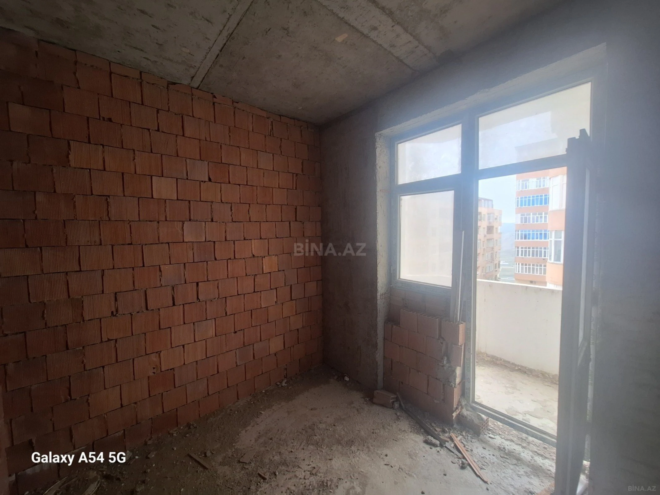 Satılır 2 otaqlı mənzil 92 m²