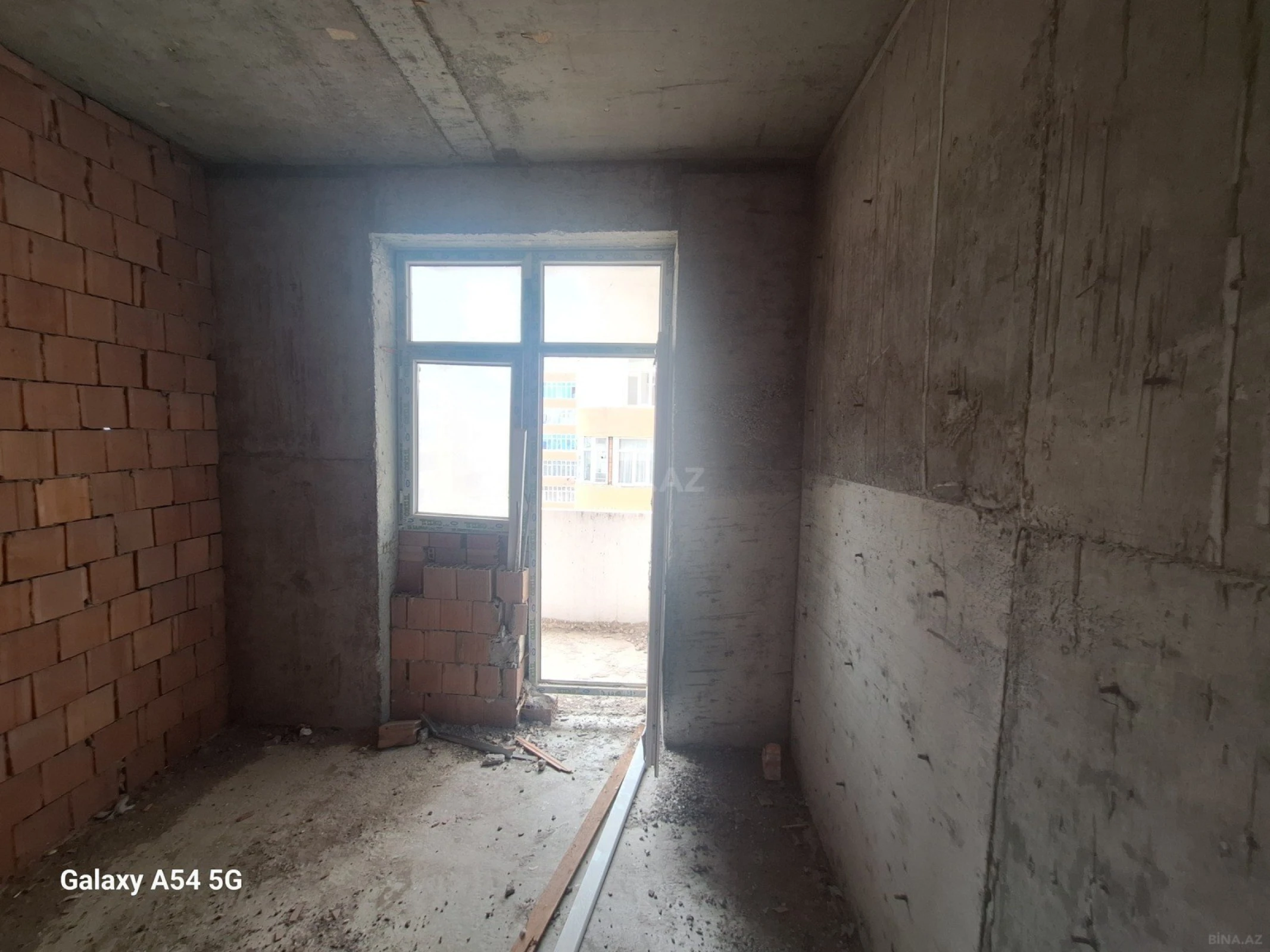 Satılır 2 otaqlı mənzil 92 m²