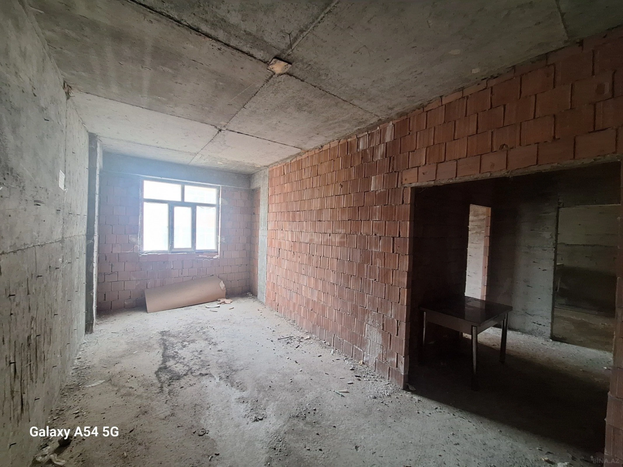 Satılır 2 otaqlı mənzil 92 m²