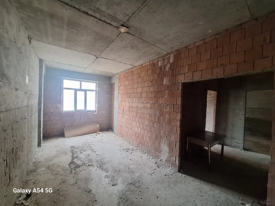 Satılır 2 otaqlı mənzil 92 m²