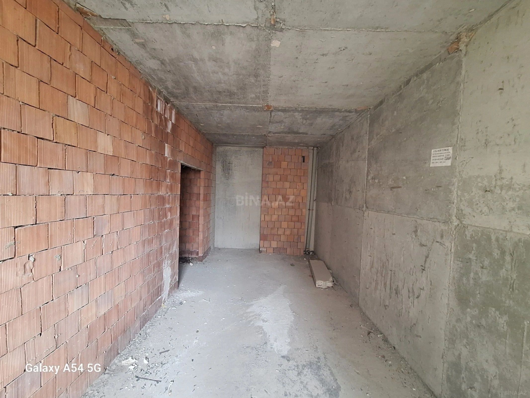 Satılır 2 otaqlı mənzil 92 m²
