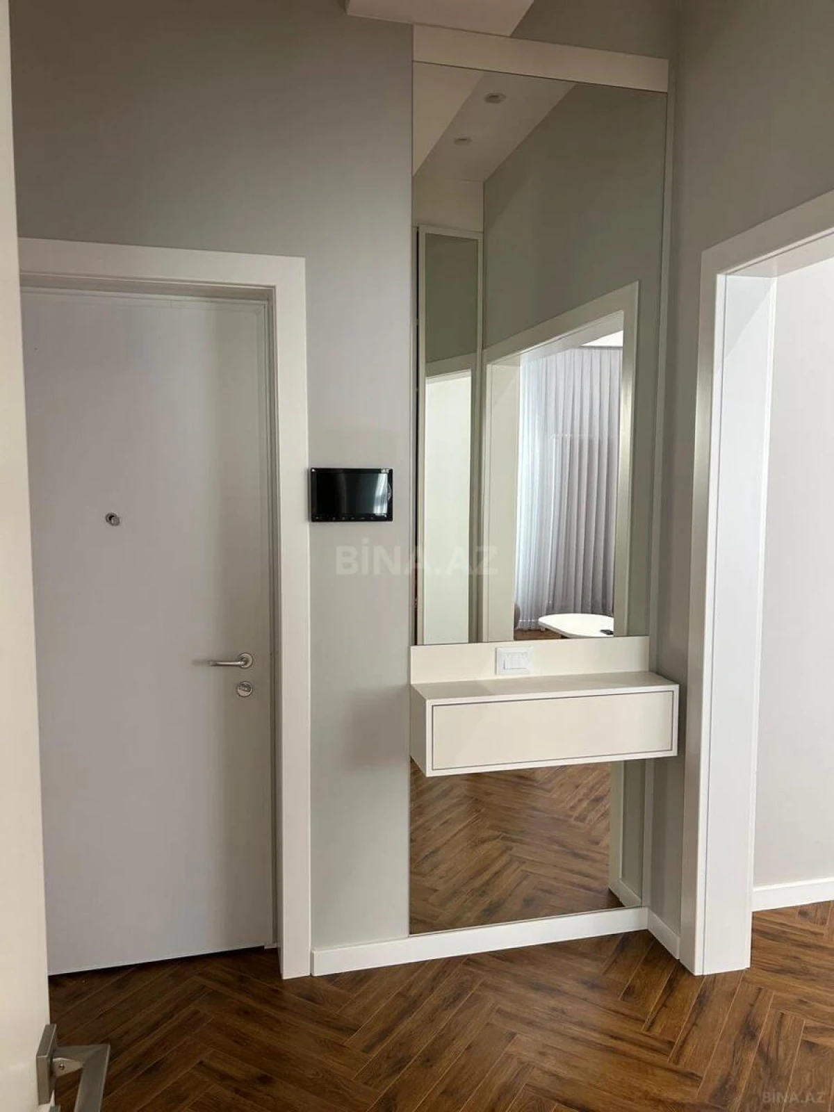 Kirayə verilir 2 otaqlı mənzil 80 m²