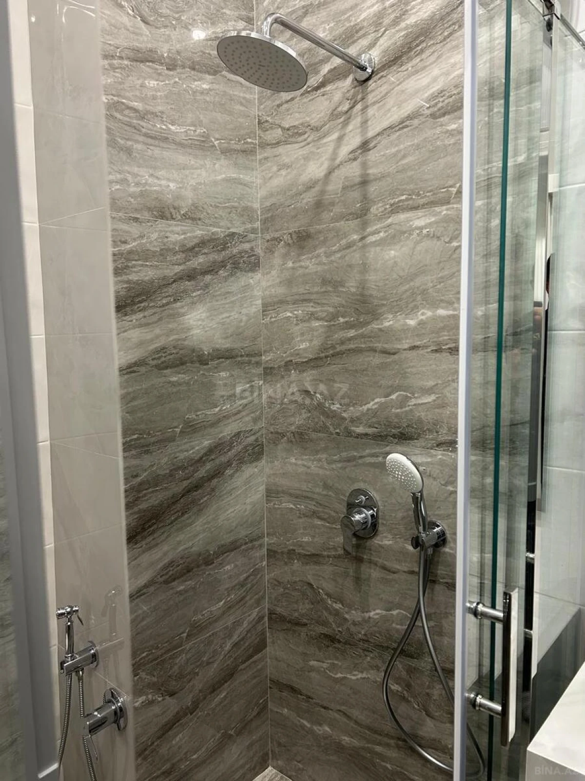 Kirayə verilir 2 otaqlı mənzil 80 m²