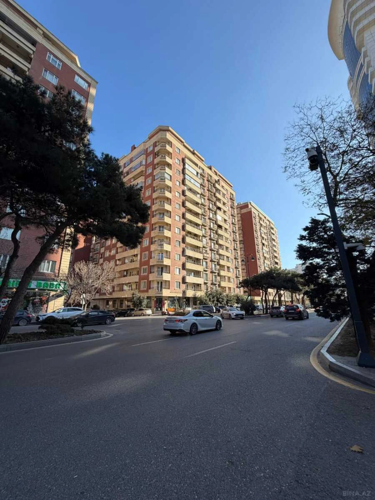 Satılır 4 otaqlı mənzil 212 m²