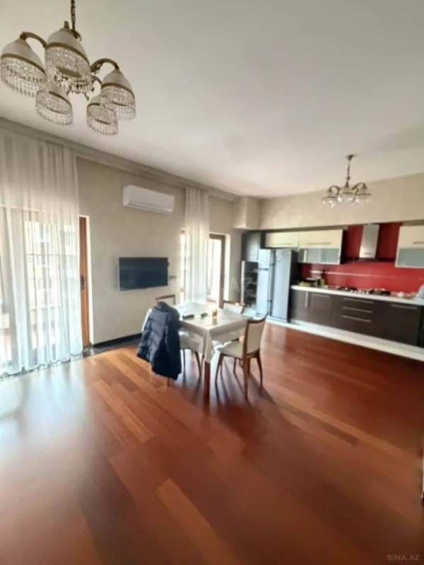 Satılır 4 otaqlı mənzil 212 m²