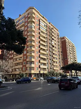 Satılır 4 otaqlı mənzil 212 m²