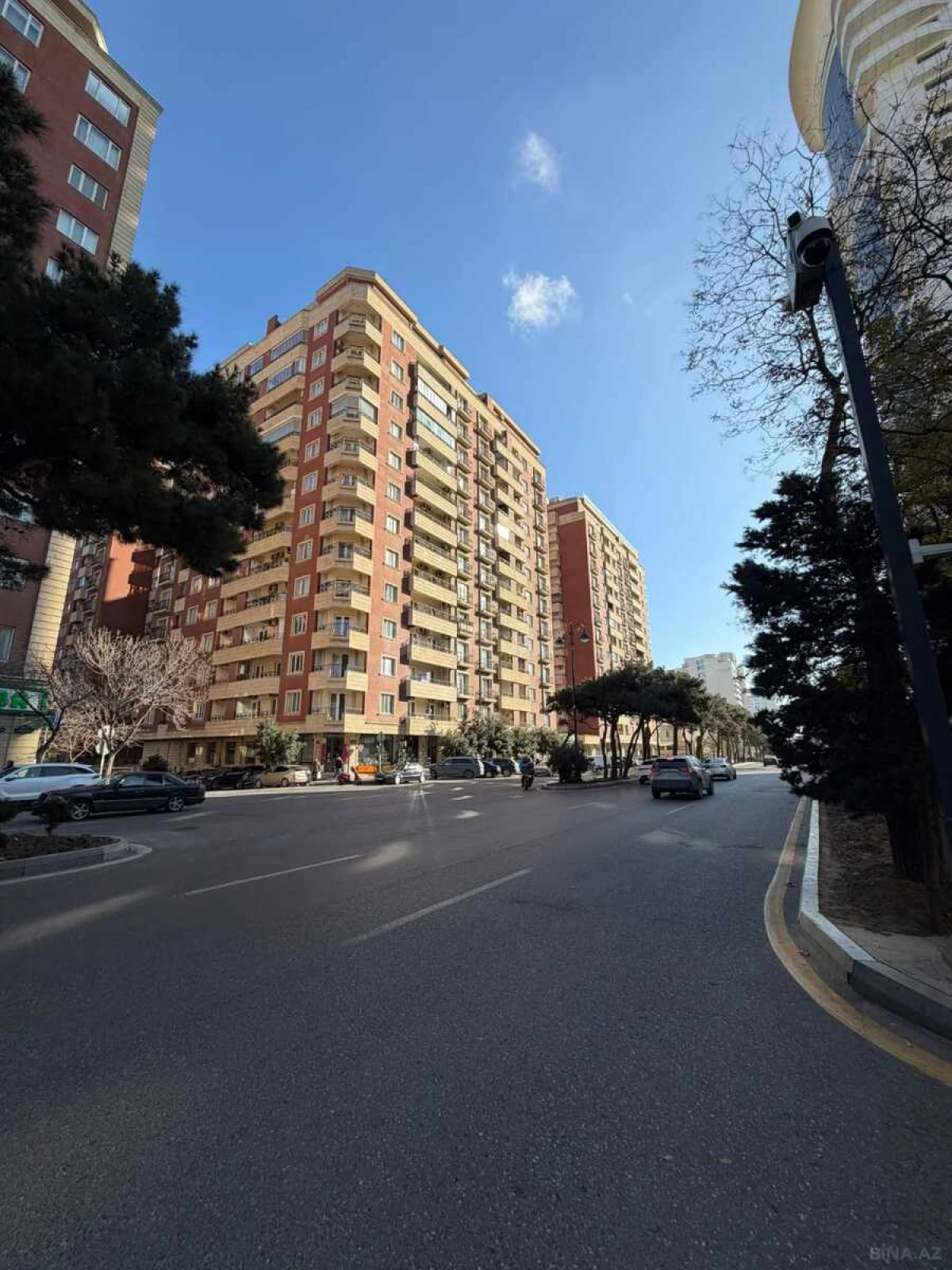 Satılır 4 otaqlı mənzil 212 m²