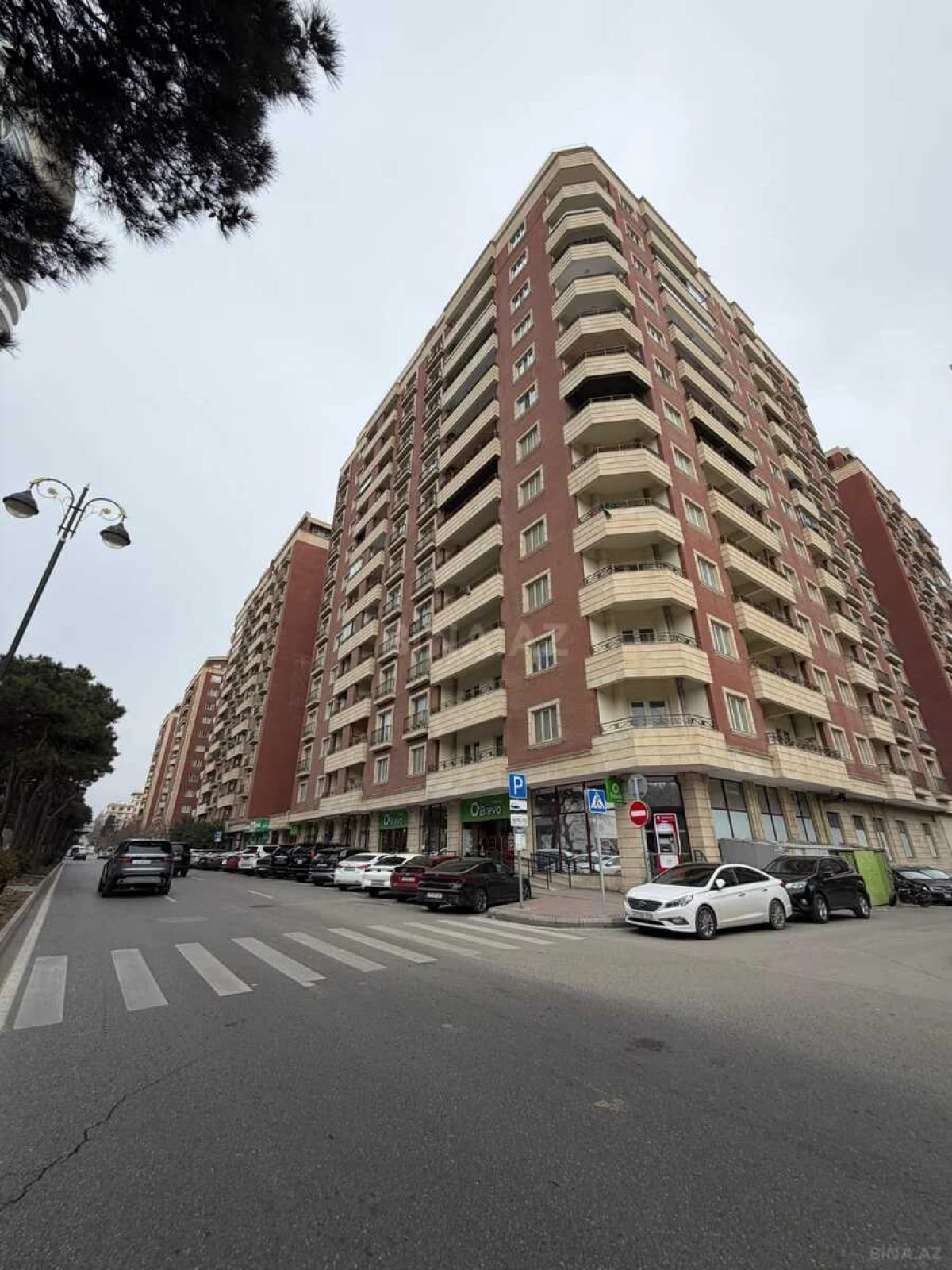 Satılır 4 otaqlı mənzil 212 m²