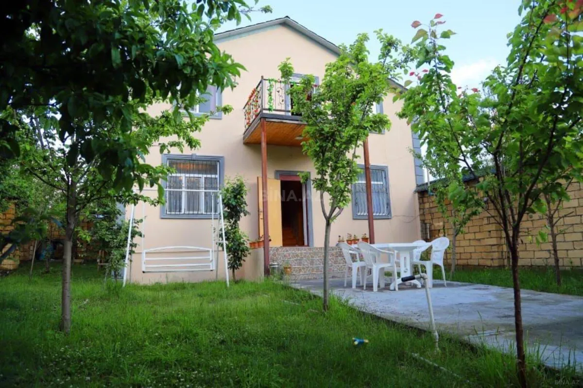 Satılır 7 otaqlı həyət evi 200 m²