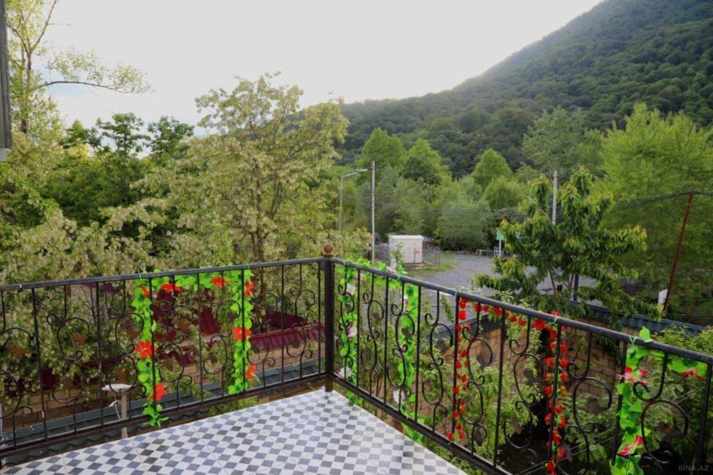 Satılır 7 otaqlı həyət evi 200 m²