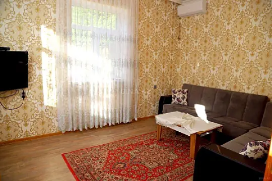 Satılır 7 otaqlı həyət evi 200 m²