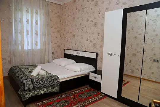 Satılır 7 otaqlı həyət evi 200 m²