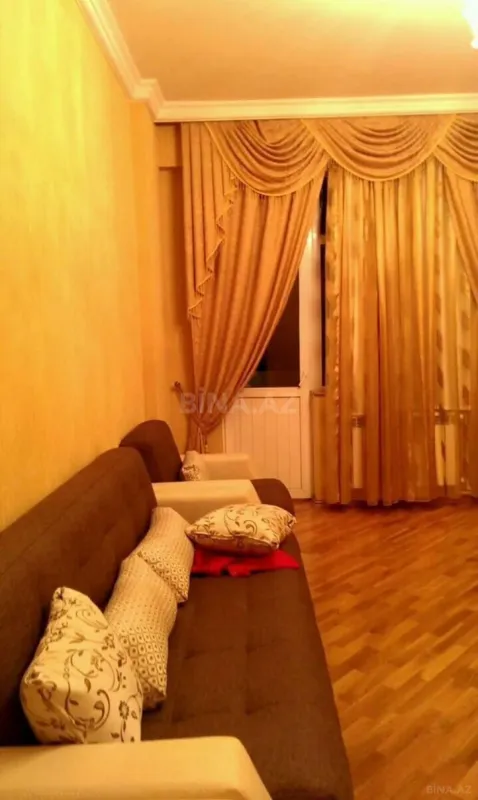 Kirayə verilir 2 otaqlı mənzil 90 m²