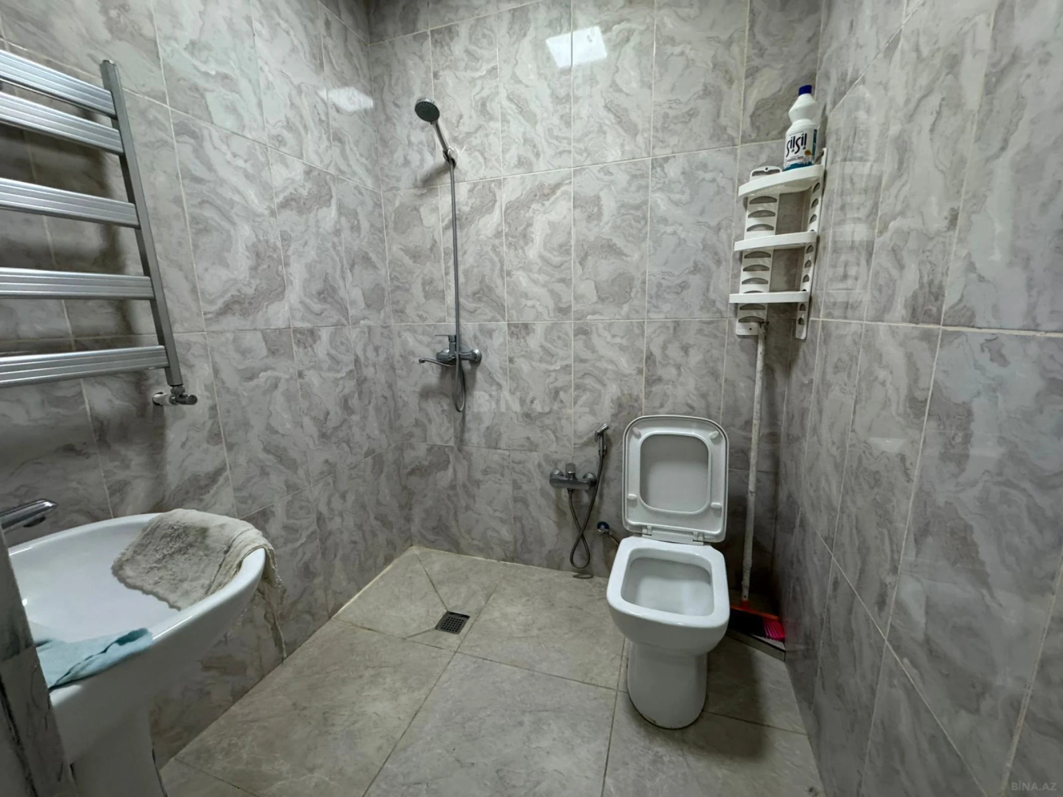 Kirayə verilir 2 otaqlı mənzil 65 m²