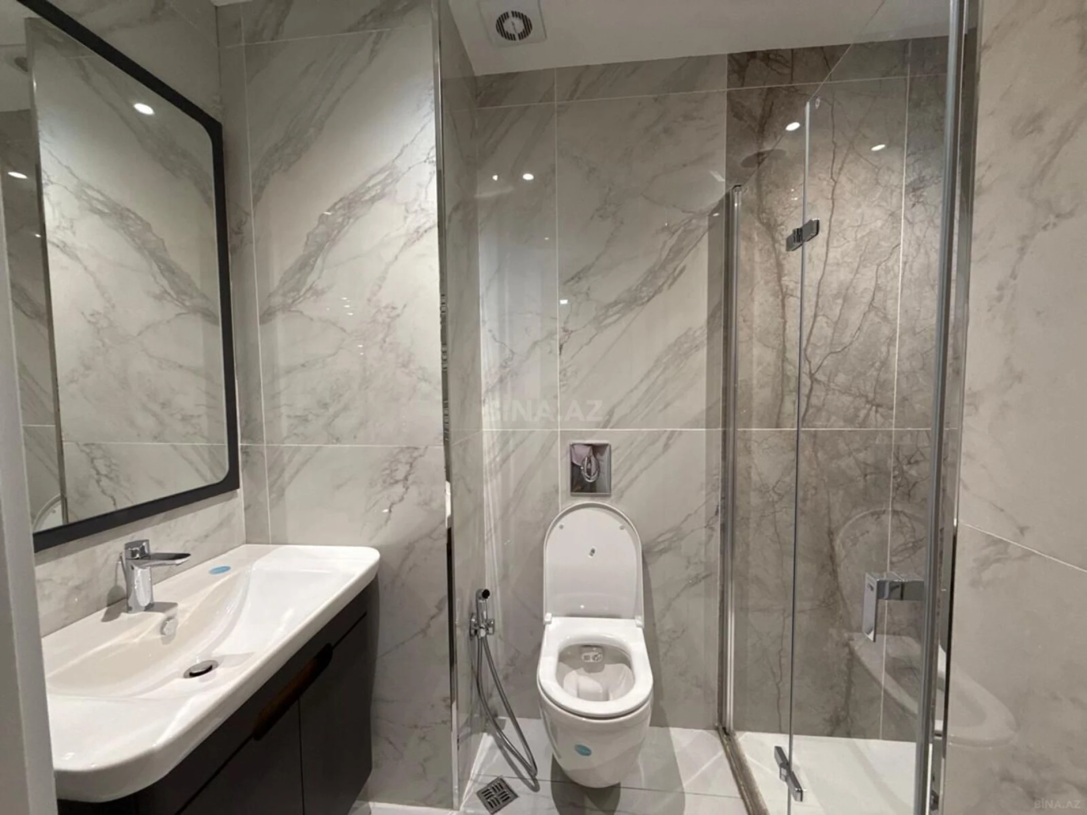 Kirayə verilir 2 otaqlı mənzil 60 m²