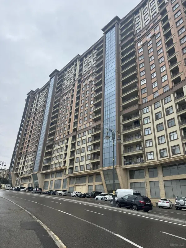 Satılır 3 otaqlı mənzil 140.5 m²