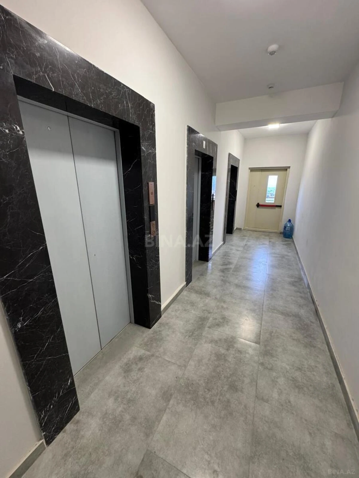 Satılır 3 otaqlı mənzil 140.5 m²