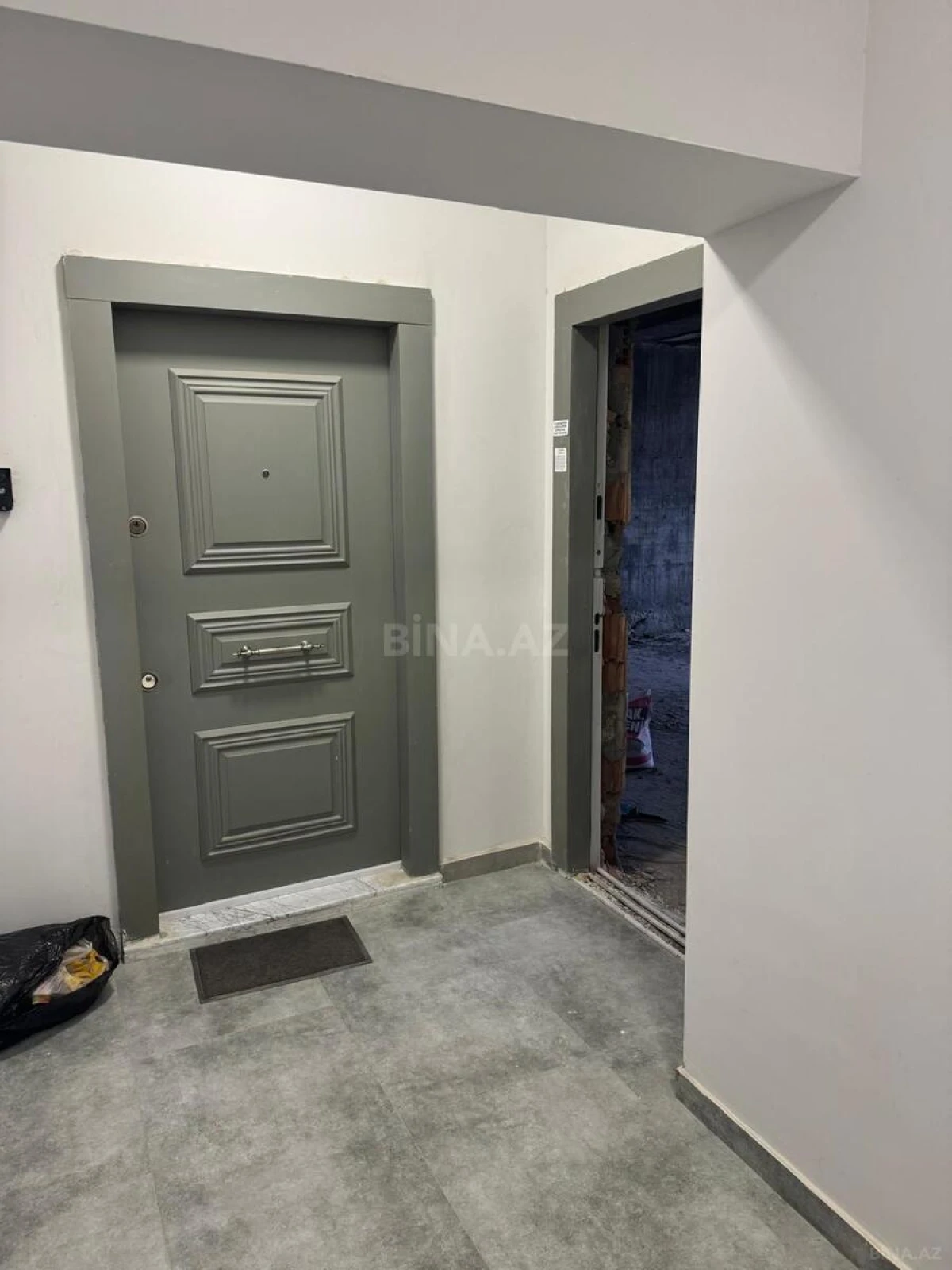 Satılır 3 otaqlı mənzil 140.5 m²