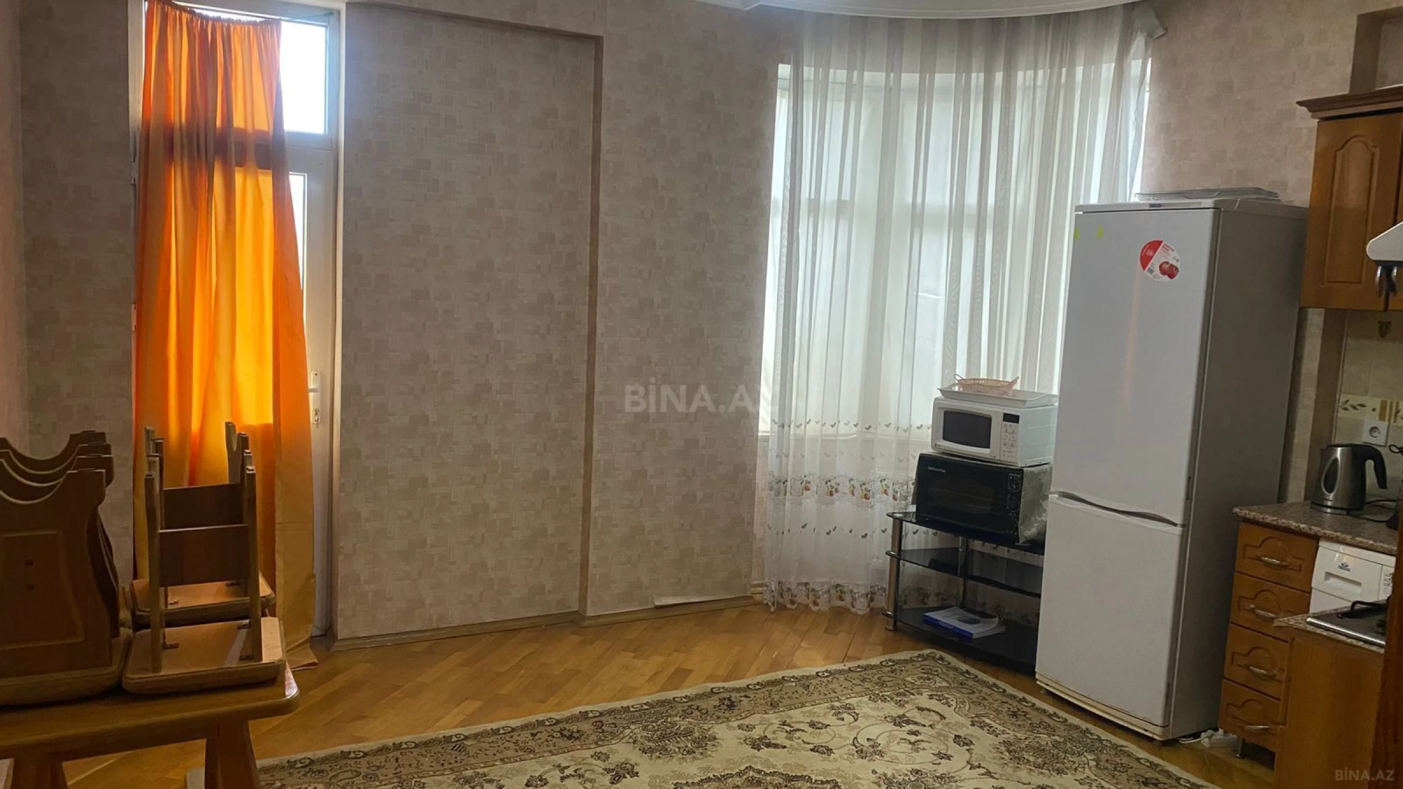 Kirayə verilir 2 otaqlı mənzil 98 m²