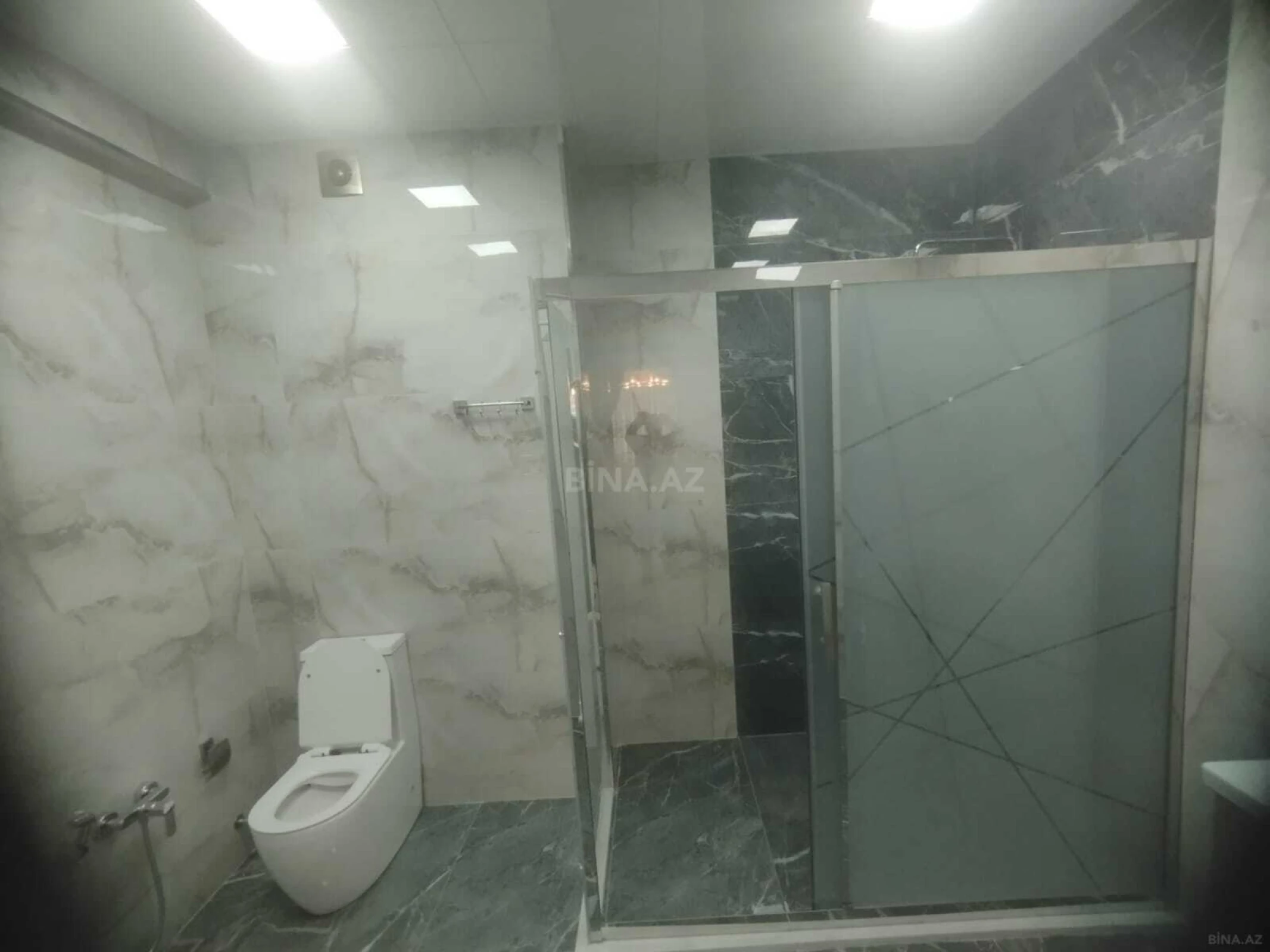 Satılır 4 otaqlı mənzil 215 m²
