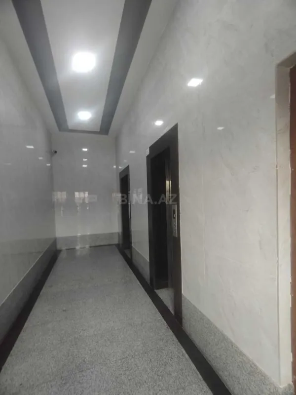 Satılır 4 otaqlı mənzil 215 m²