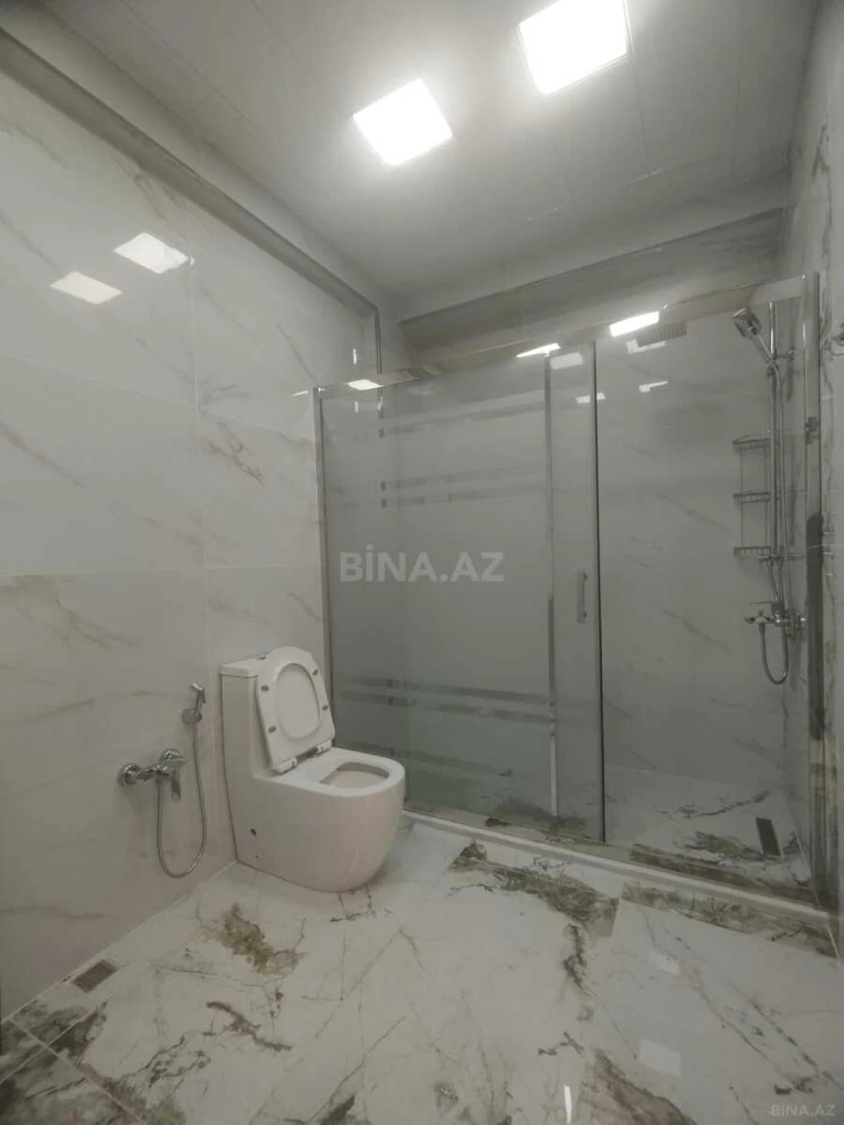 Satılır 4 otaqlı mənzil 215 m²