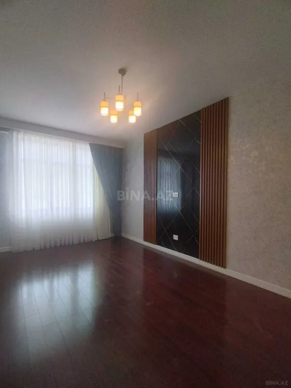 Satılır 4 otaqlı mənzil 215 m²
