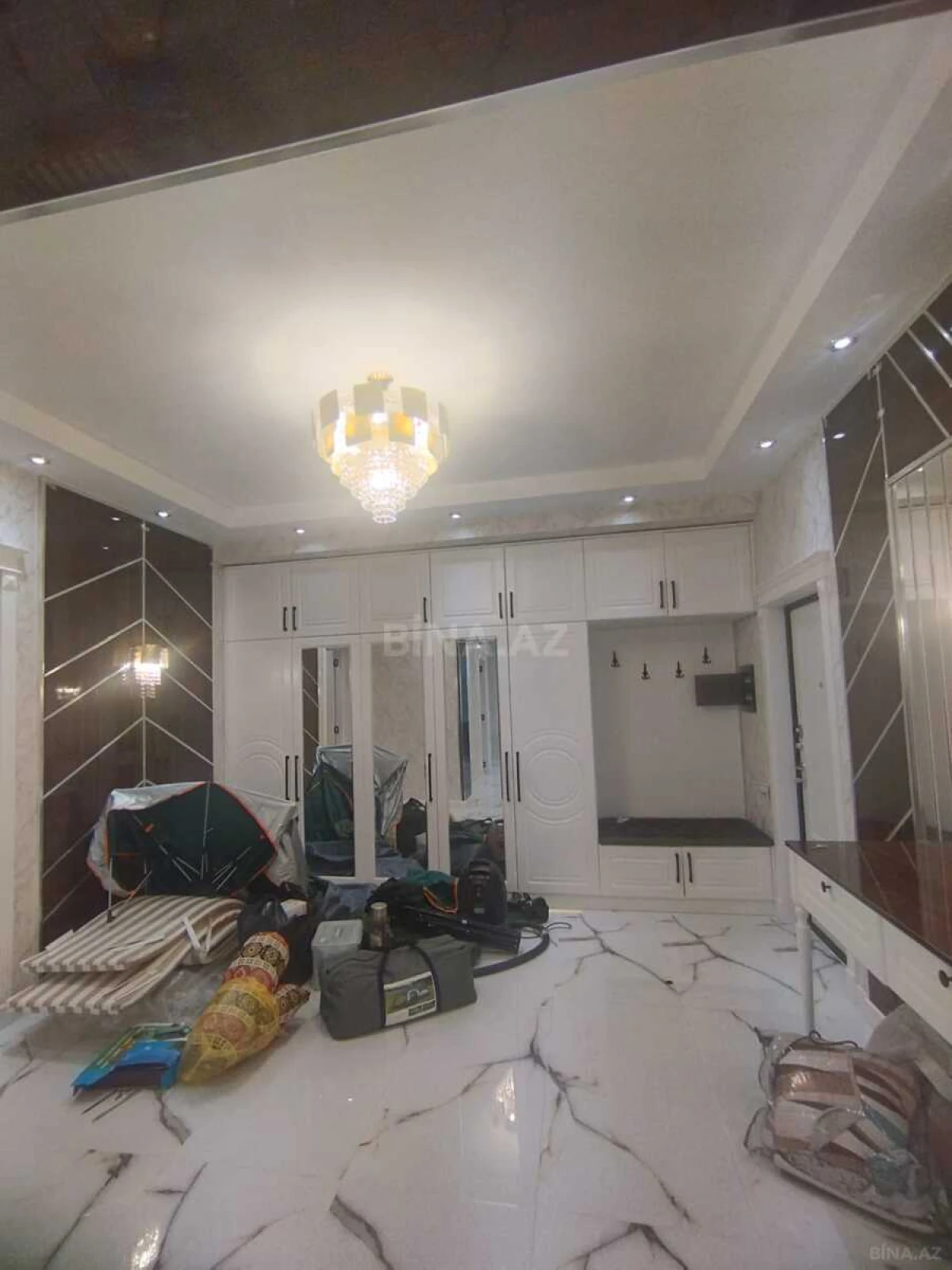 Satılır 4 otaqlı mənzil 215 m²