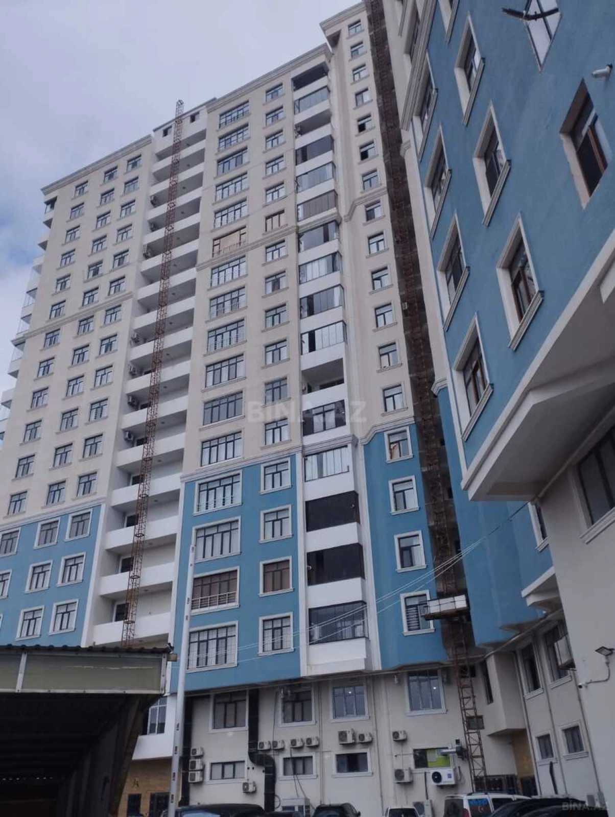 Satılır 4 otaqlı mənzil 215 m²