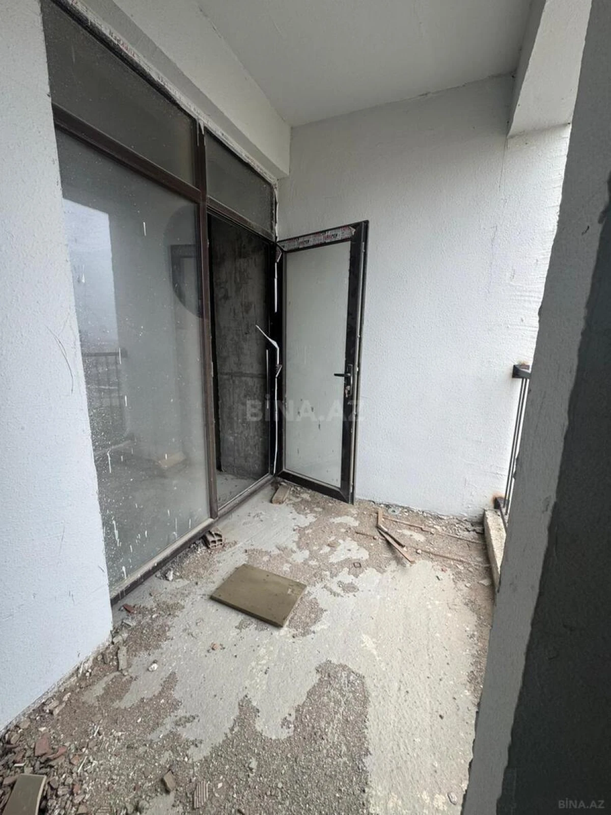 Satılır 3 otaqlı mənzil 105.9 m²