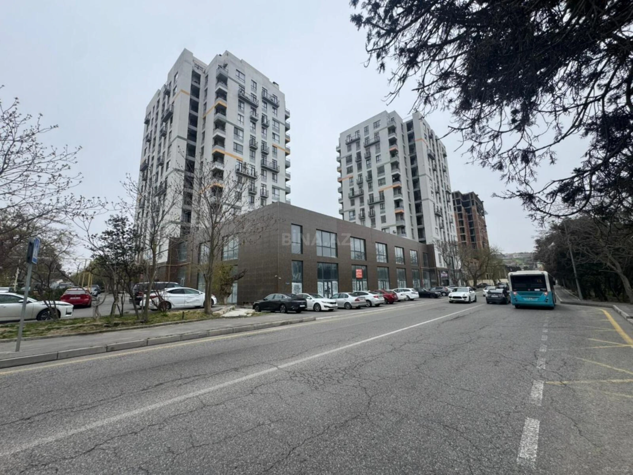 Satılır 3 otaqlı mənzil 105.9 m²