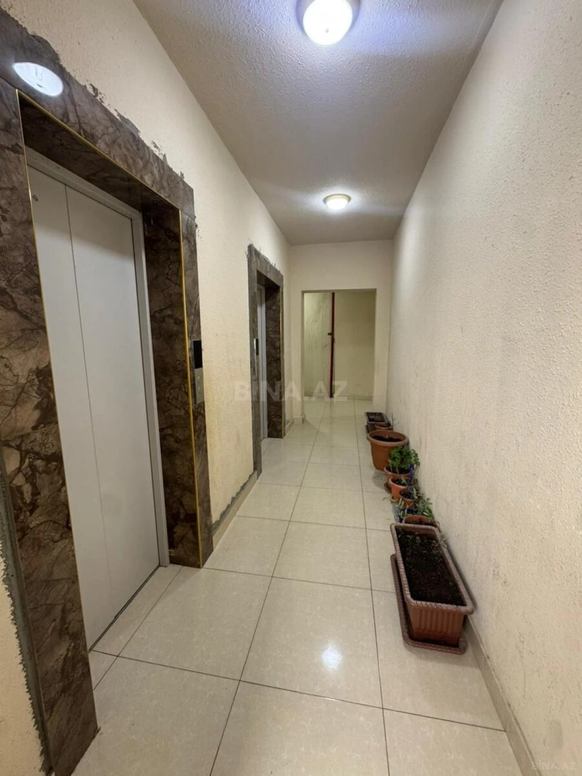Satılır 3 otaqlı mənzil 105.9 m²