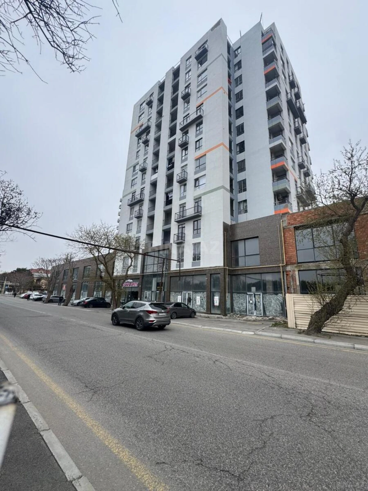 Satılır 3 otaqlı mənzil 105.9 m²