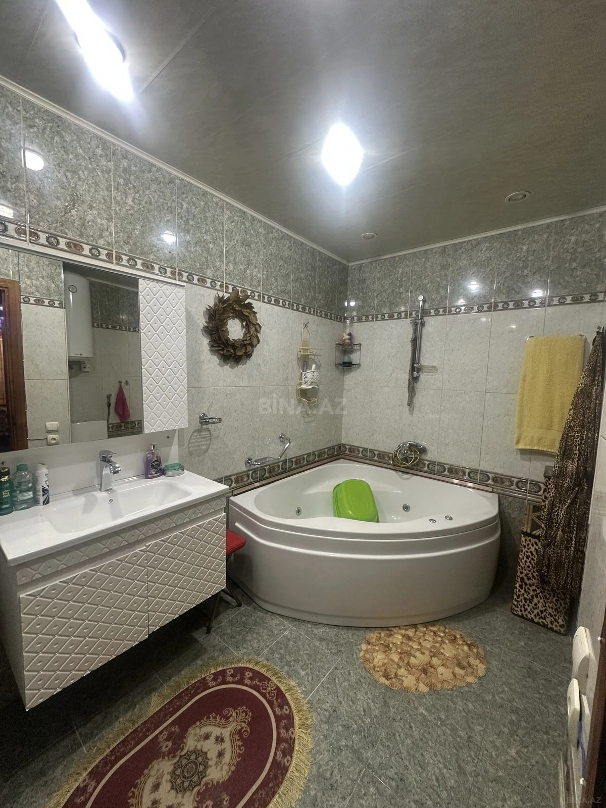 Satılır 5 otaqlı mənzil 145 m²