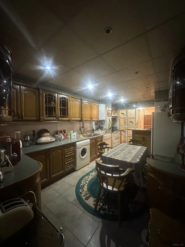 Satılır 5 otaqlı mənzil 145 m²