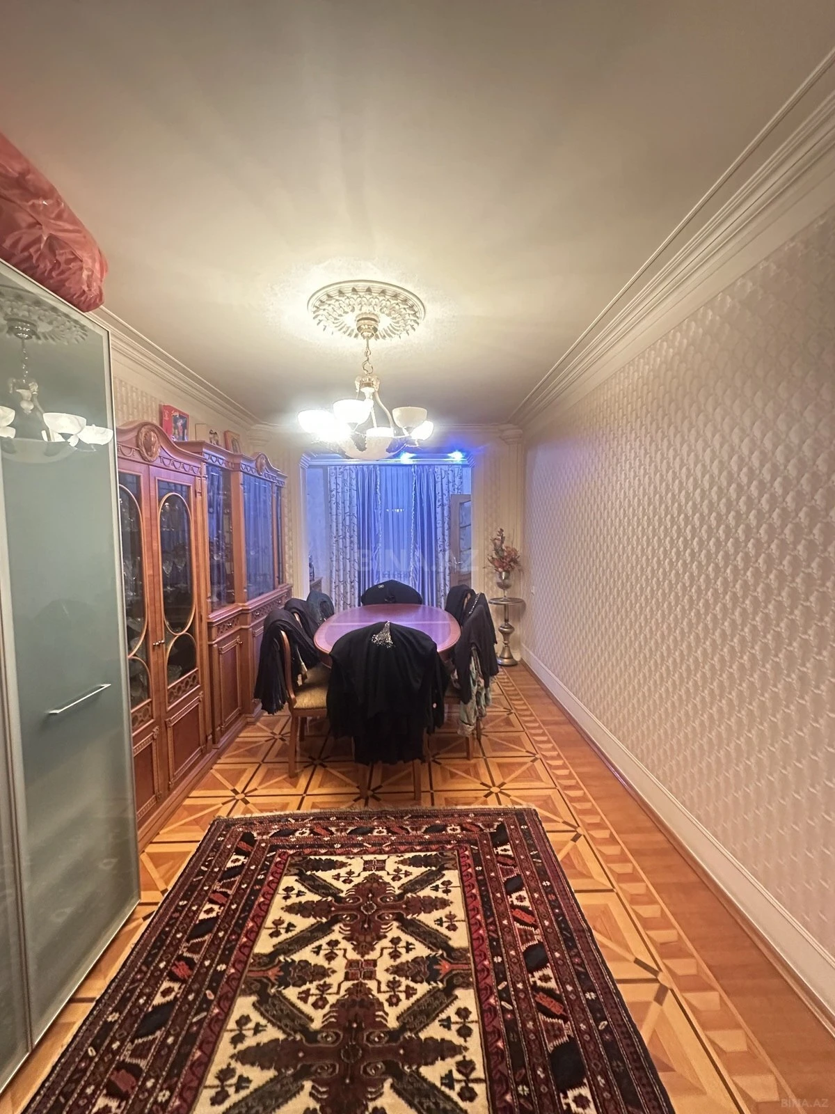 Satılır 5 otaqlı mənzil 145 m²