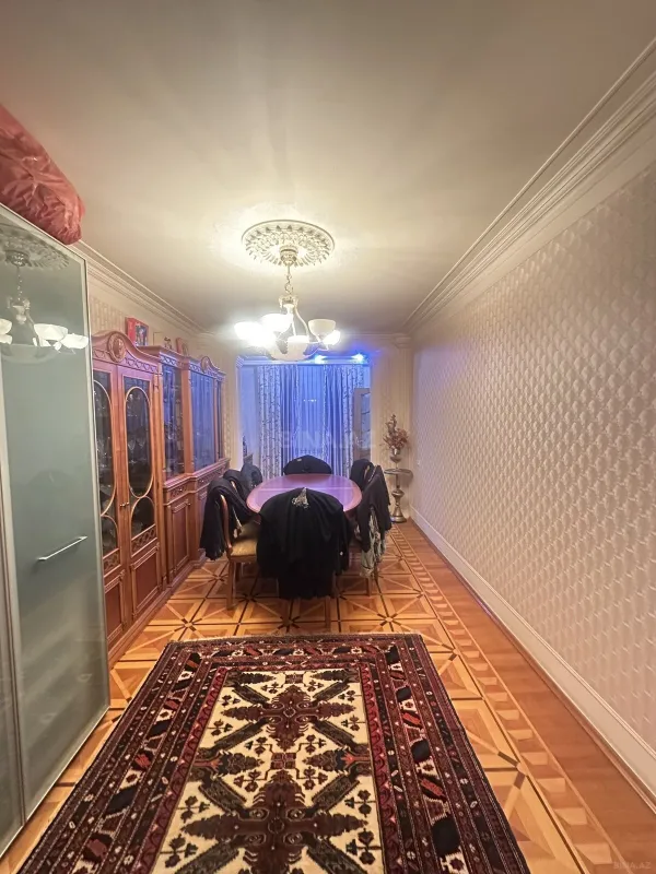 Satılır 5 otaqlı mənzil 145 m²