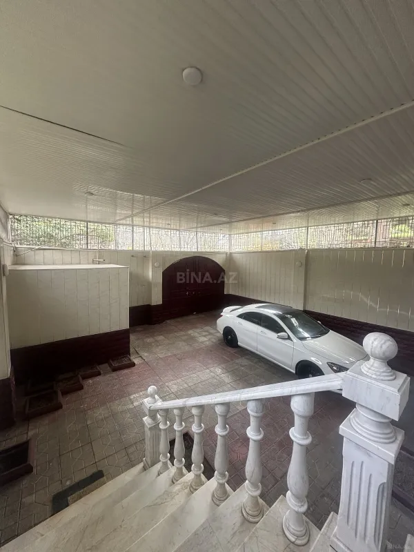 Satılır 5 otaqlı mənzil 145 m²