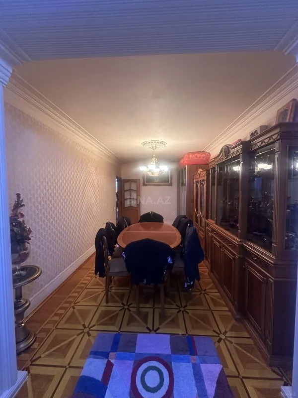 Satılır 5 otaqlı mənzil 145 m²