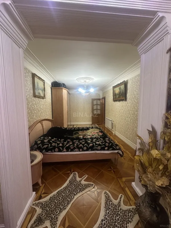 Satılır 5 otaqlı mənzil 145 m²
