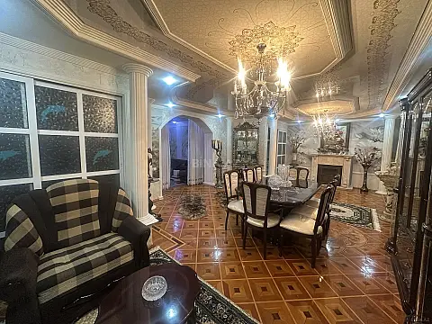 Satılır 5 otaqlı mənzil 145 m²