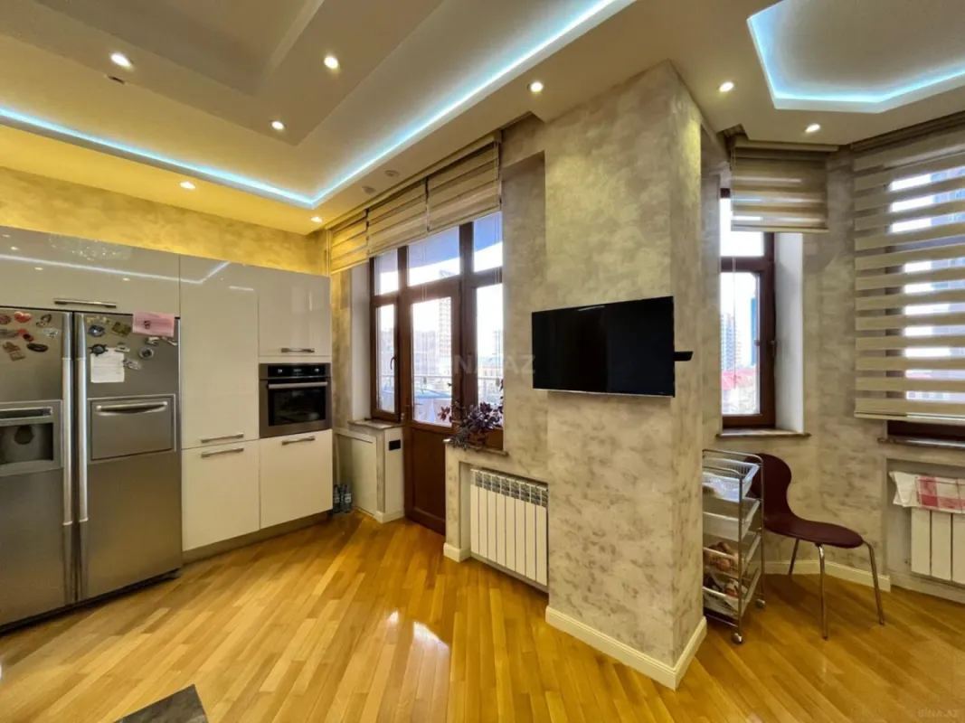 Kirayə verilir 4 otaqlı mənzil 200 m²