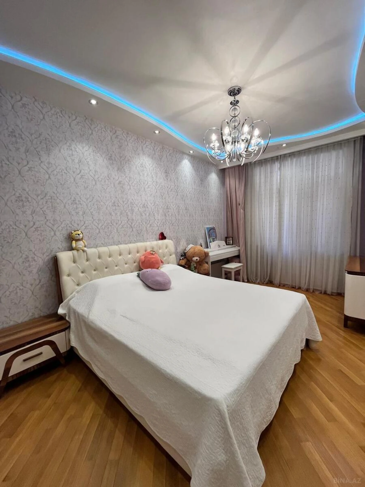 Kirayə verilir 4 otaqlı mənzil 200 m²