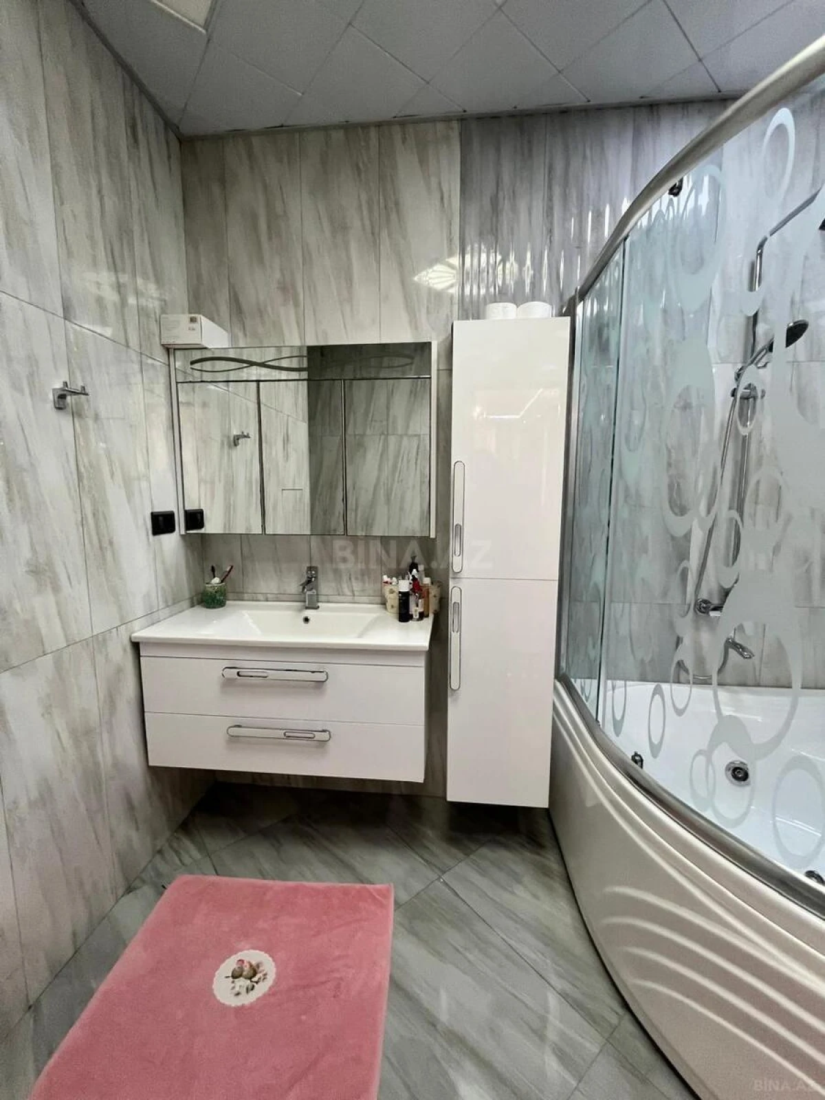 Kirayə verilir 4 otaqlı mənzil 200 m²