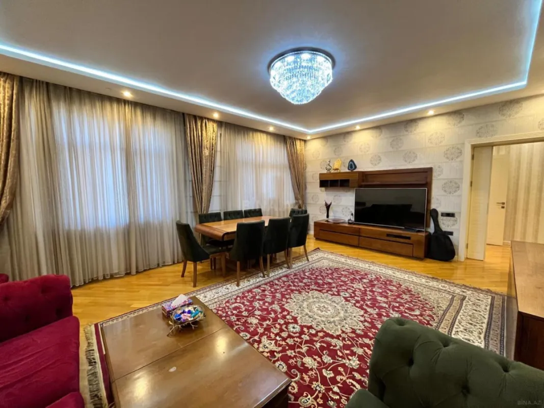 Kirayə verilir 4 otaqlı mənzil 200 m²