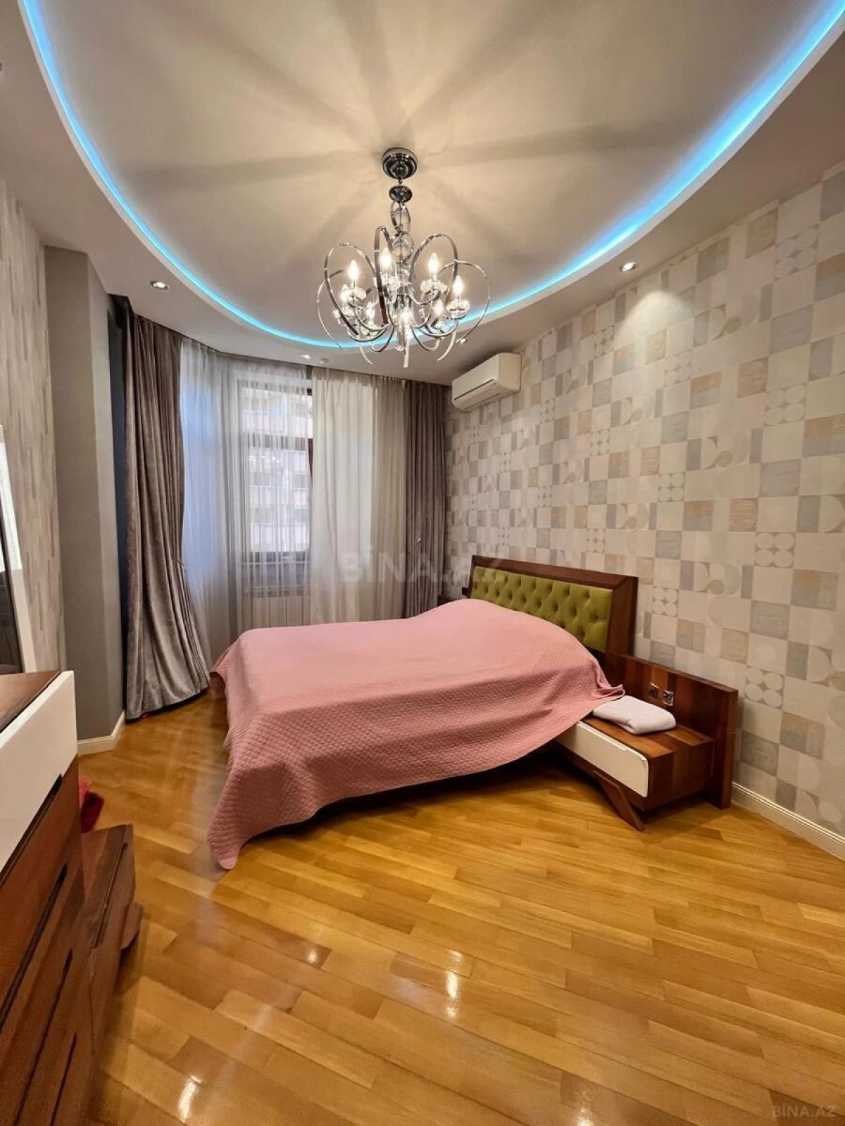 Kirayə verilir 4 otaqlı mənzil 200 m²