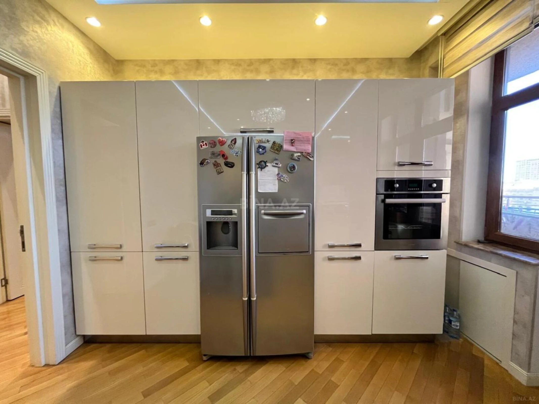 Kirayə verilir 4 otaqlı mənzil 200 m²