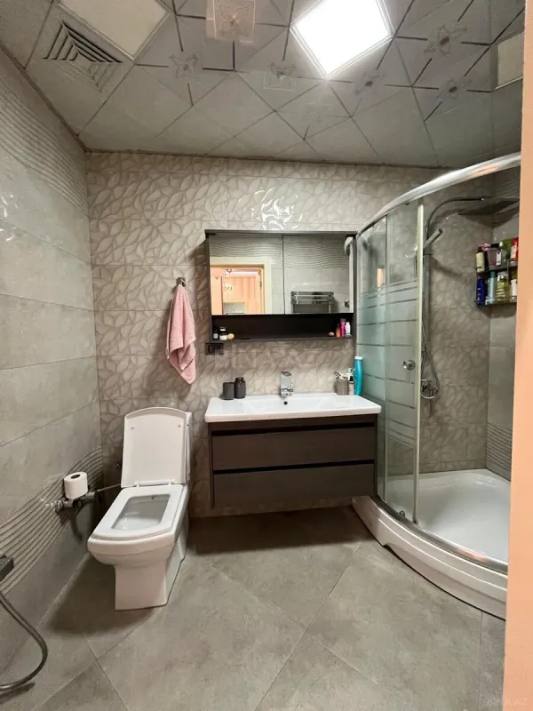 Kirayə verilir 4 otaqlı mənzil 200 m²