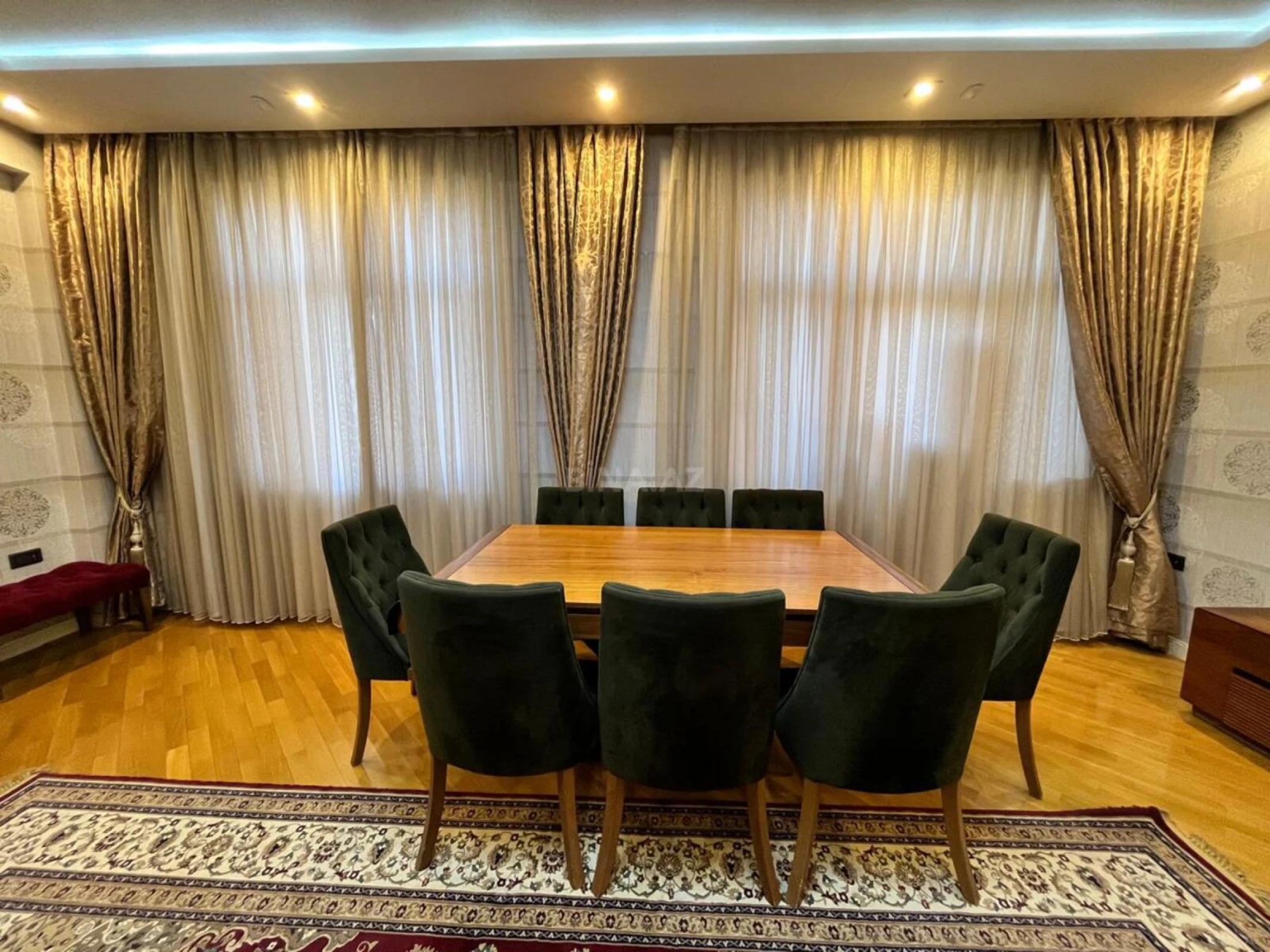 Kirayə verilir 4 otaqlı mənzil 200 m²
